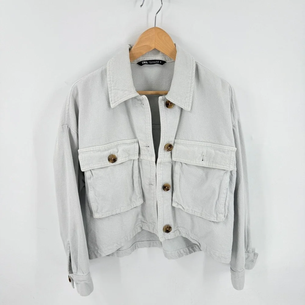 Zara Denim Jacket Light Gray Medium Cropped Utility Button Front‎ Shacket